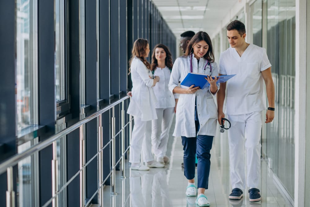 Cambiamenti climatici e maltempo potrebbero chiudere oltre 16.000 ospedali nel mondo: rapporto